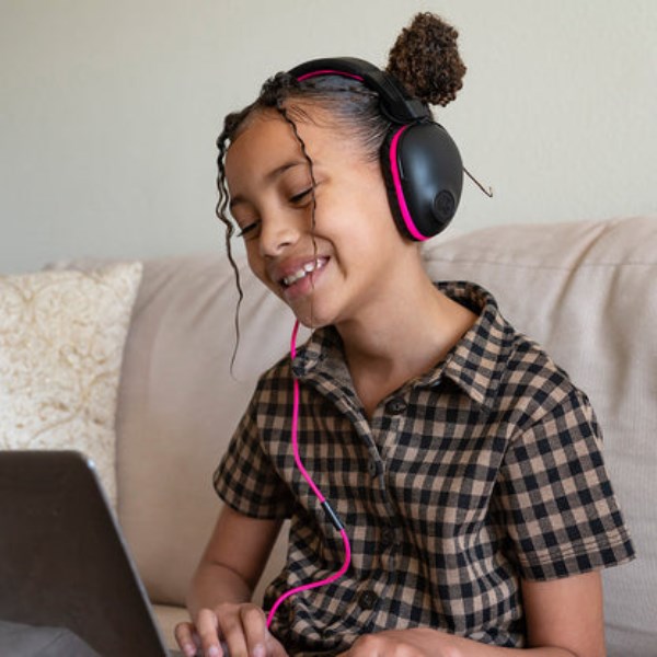 Pink Jlab Jbuddies Pro Wired - Over-ear Kids Headphones | mdQzUVkGGUS